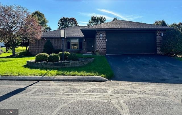 view of front of home featuring a front yard and a garage