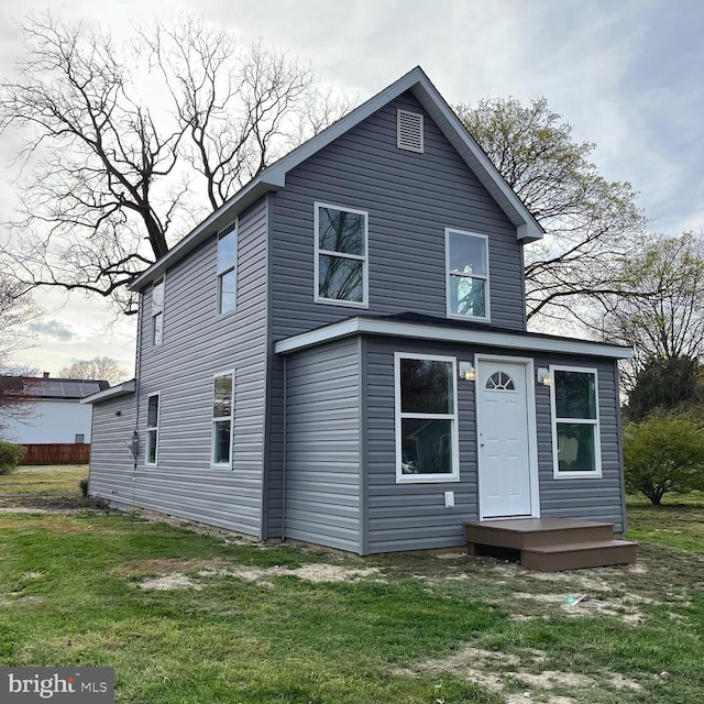 front of property featuring a front lawn