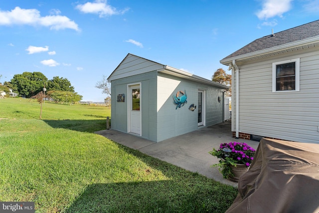 view of outdoor structure with a yard