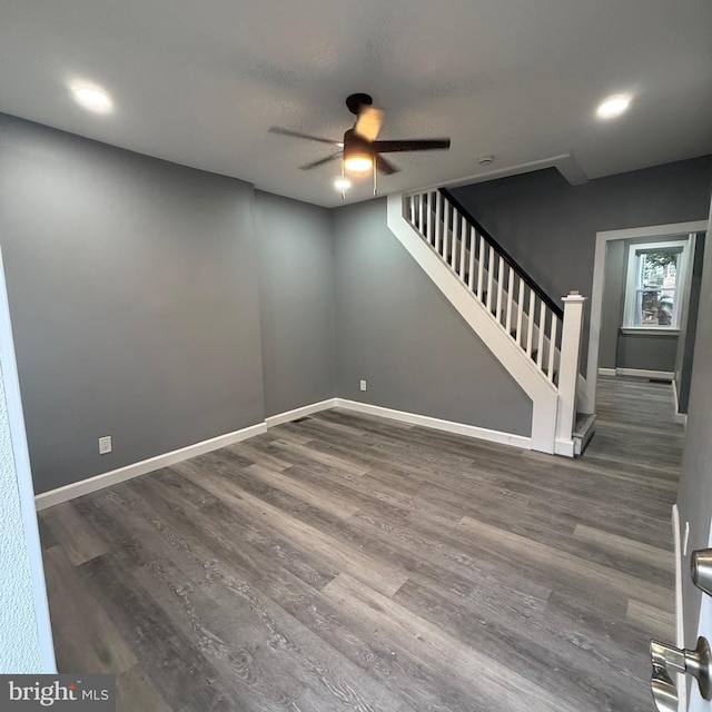 unfurnished room with dark wood-type flooring and ceiling fan