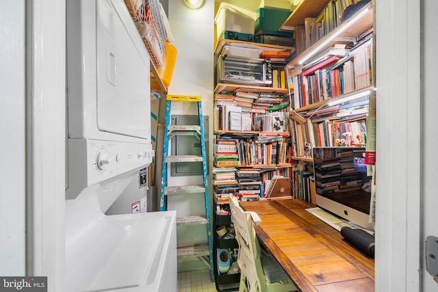 home office with stacked washing maching and dryer