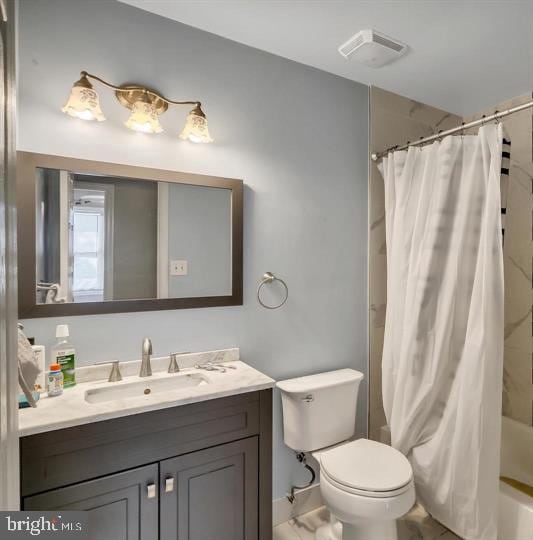 full bathroom featuring vanity, toilet, and shower / bath combo