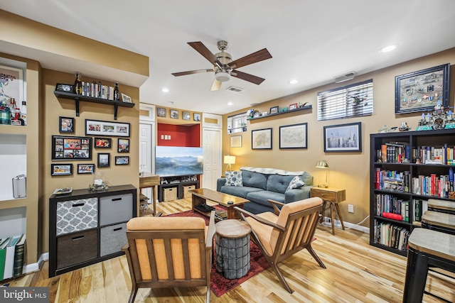 living room featuring light hardwood / wood-style floors and ceiling fan