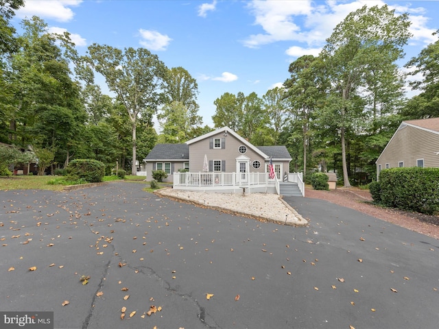 view of front of house featuring covered porch