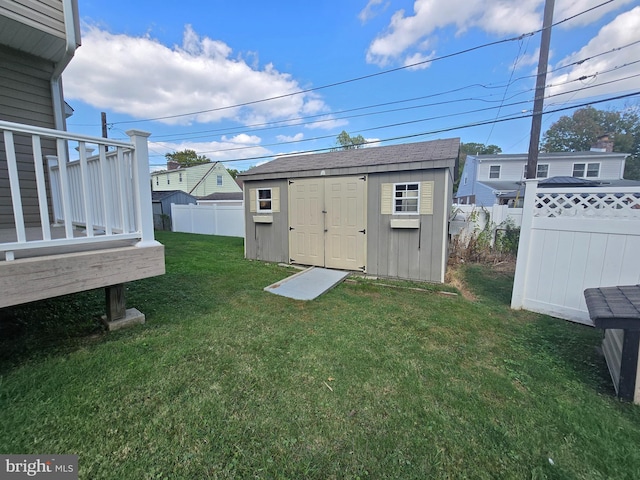 view of yard featuring a storage unit