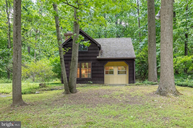 view of front of house with an outdoor structure