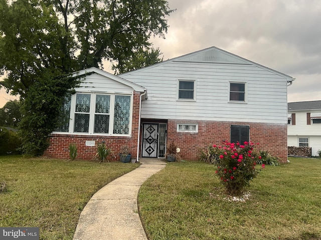 tri-level home with a front yard