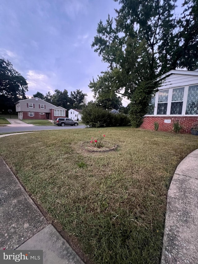 view of yard at dusk