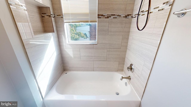 bathroom with tiled shower / bath combo