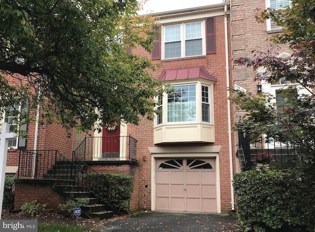 townhome / multi-family property featuring a garage