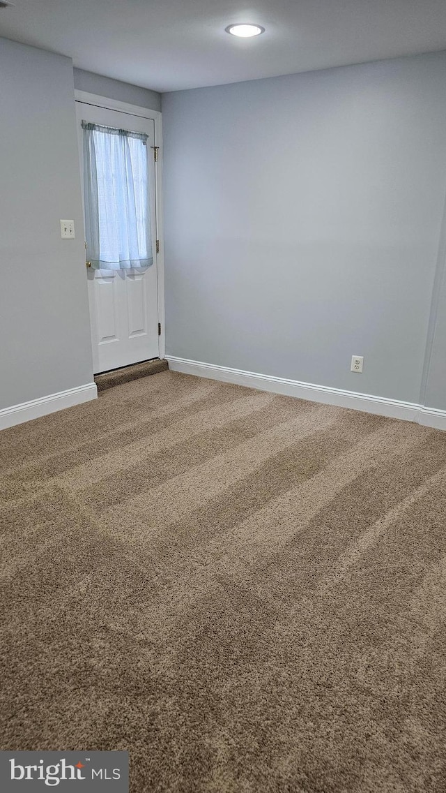 spare room with carpet flooring