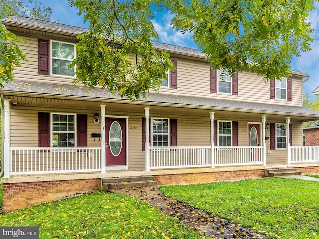 view of front of home featuring a front lawn and covered porch