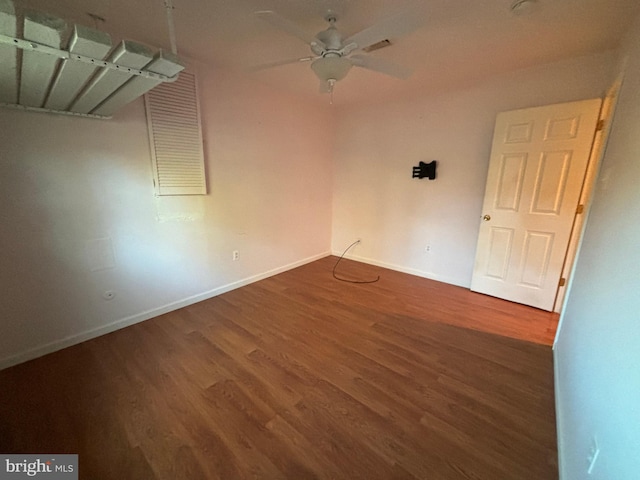 empty room featuring dark wood-type flooring and ceiling fan