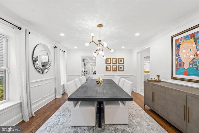 dining area featuring crown molding, an inviting chandelier, and dark hardwood / wood-style floors