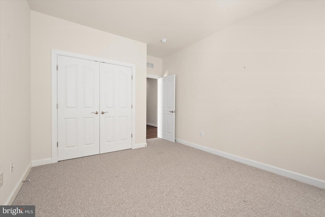 unfurnished bedroom with carpet flooring and a closet