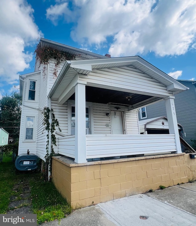 view of front facade with a porch