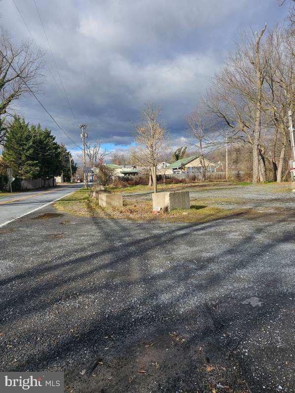 Listing photo 2 for Michaels Mill Rd, Buckeystown MD 21717