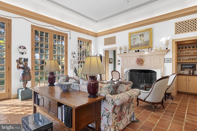 sitting room with ornamental molding