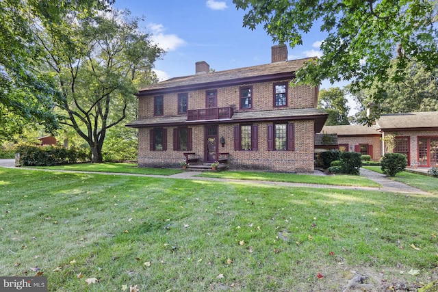 view of front of property with a front lawn