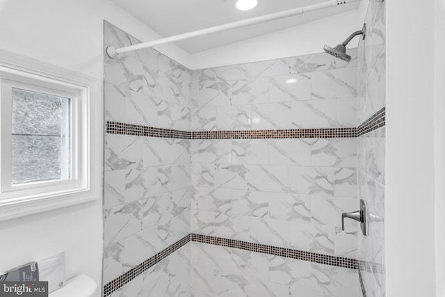 bathroom featuring a tile shower