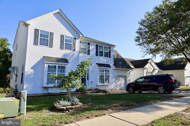 view of front of home featuring a front lawn