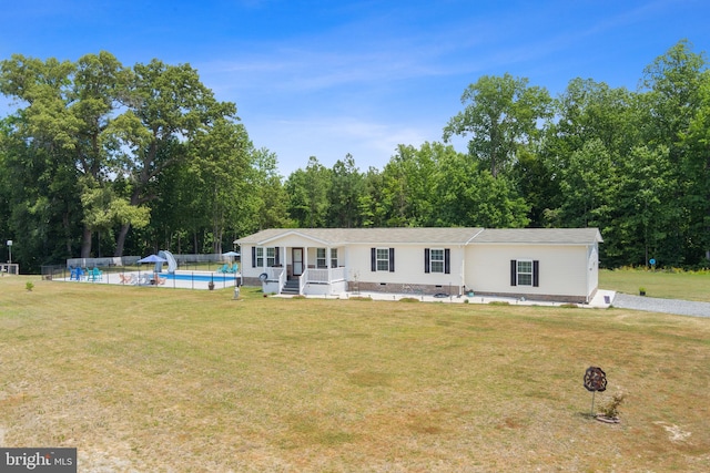 view of front facade with a front lawn