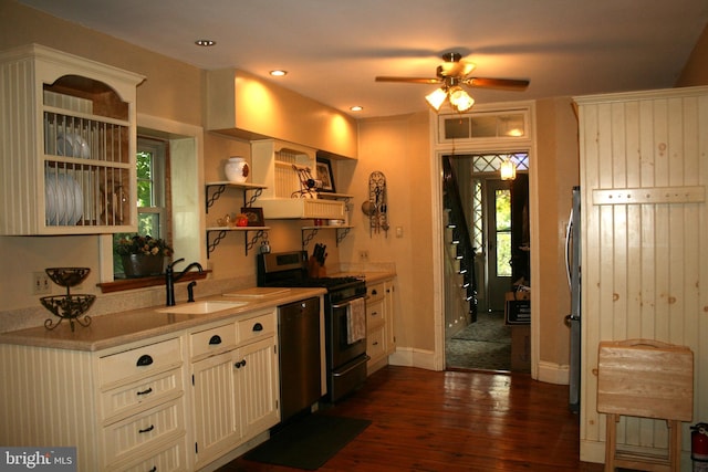 kitchen featuring ceiling fan, dishwashing machine, black range with gas cooktop, dark wood-type flooring, and sink