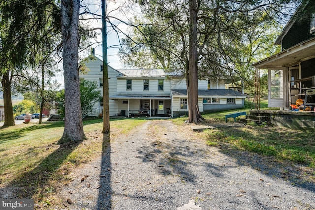 view of front of home with a front lawn