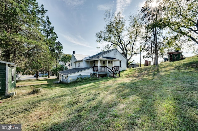 view of yard with an outdoor structure