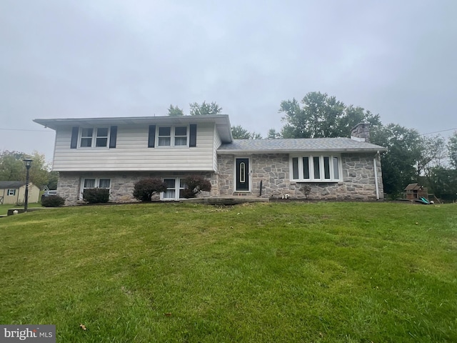 split level home featuring a front lawn