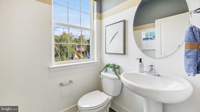 bathroom featuring toilet and sink