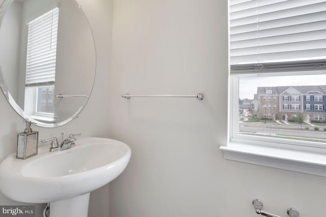 bathroom featuring sink