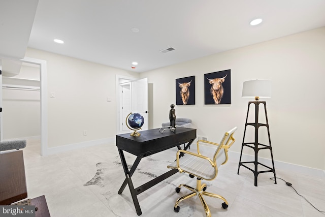 home office featuring recessed lighting, visible vents, and baseboards