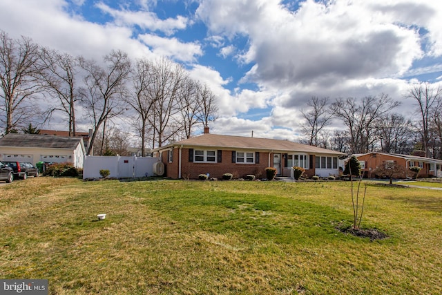 single story home with a front lawn