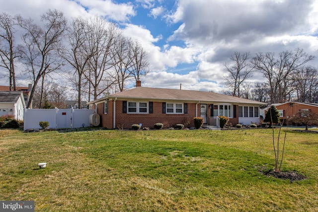 single story home featuring a front lawn