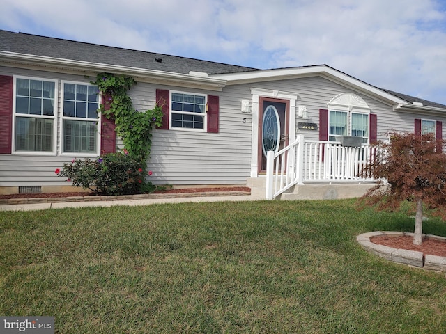 view of front facade with a front yard