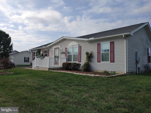 view of front of house featuring a front yard