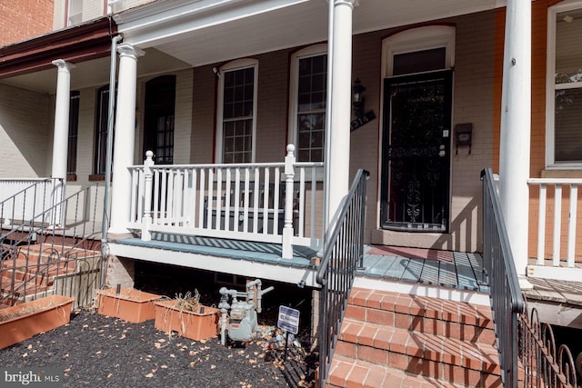 entrance to property featuring a porch