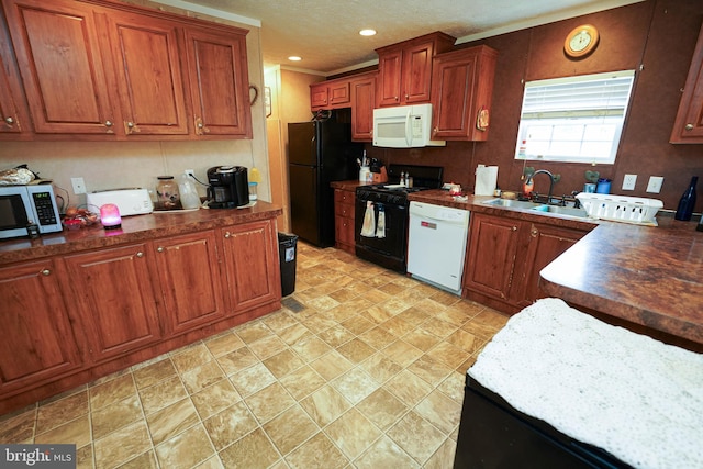 kitchen featuring crown molding, sink, and black appliances