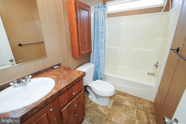 full bathroom with shower / tub combo with curtain, vanity, and toilet