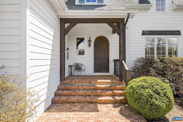 property entrance with roof with shingles