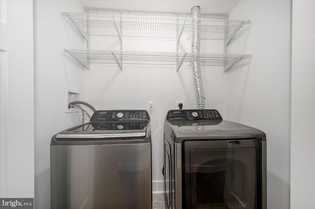 laundry room with washing machine and clothes dryer