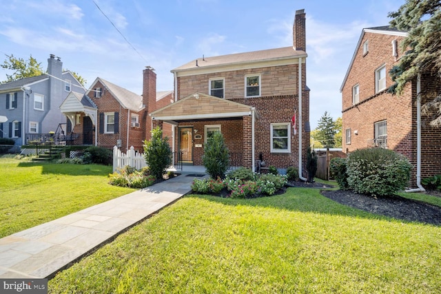 view of front of house featuring a front lawn