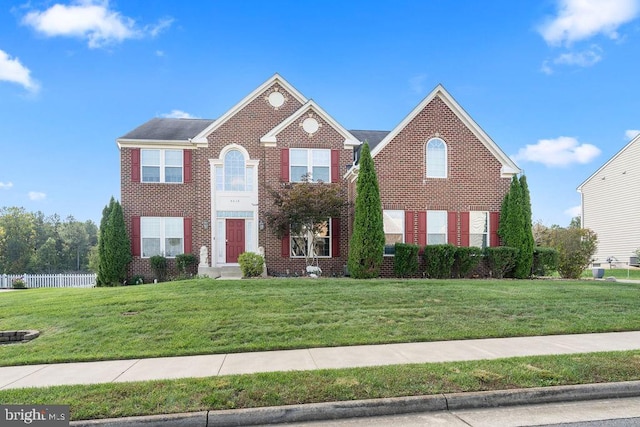 view of front of home featuring a front yard