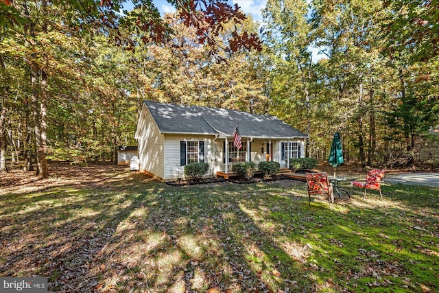 view of front of property with a front yard