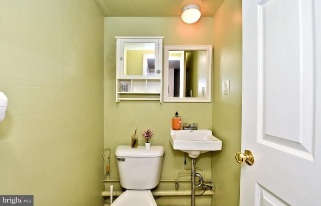 bathroom featuring sink and toilet