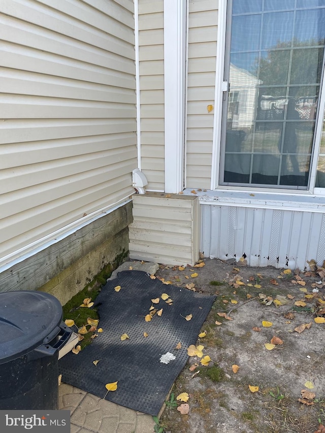2826 Hoopers Island Rd, Church Creek, MD 21622 - details with entry steps