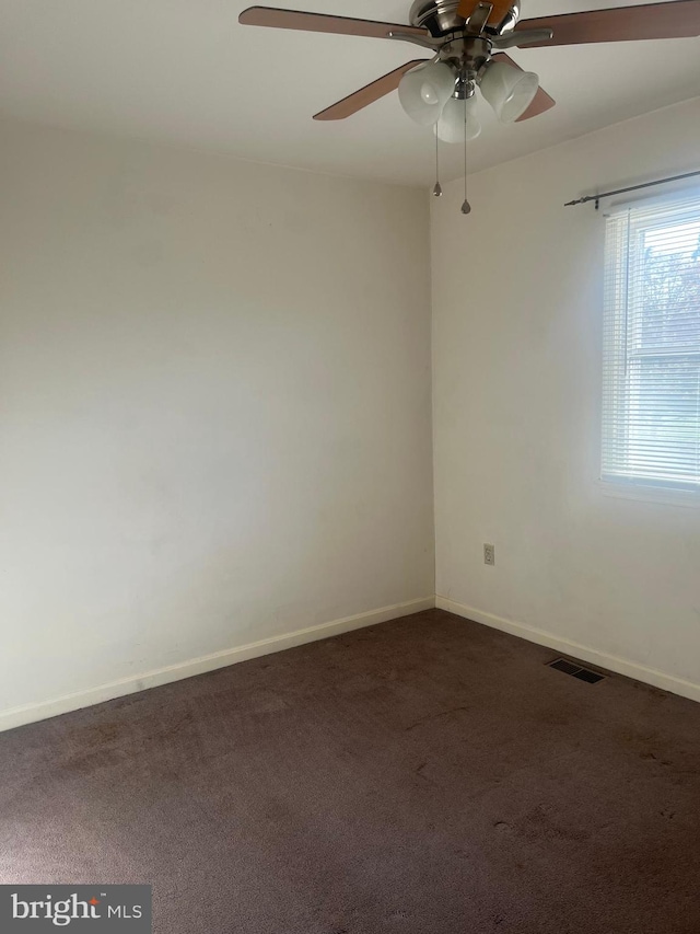 unfurnished room featuring ceiling fan and carpet flooring