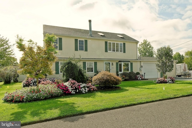 view of front of house featuring a garage and a front yard