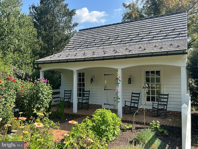 view of front of house featuring covered porch